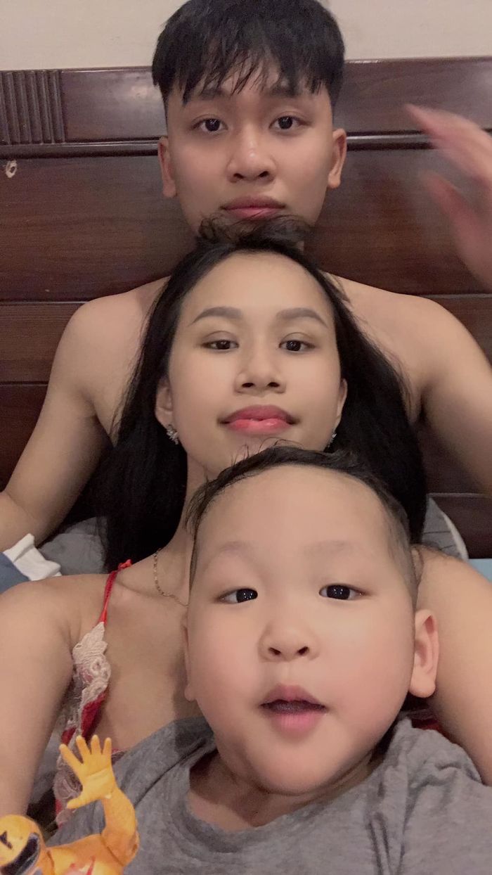 Cô gái dính bầu với bạn trai cùng lớp, sau 7 năm hạnh phúc vẹn toàn