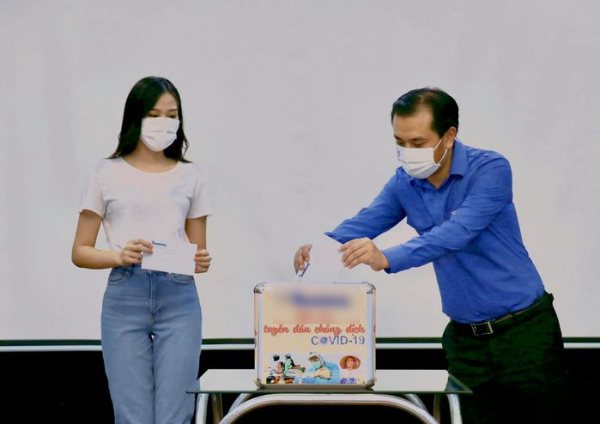 Đỗ Thị Hà bắn tiếng Anh, tự tin không dùng phiên dịch tại Miss World