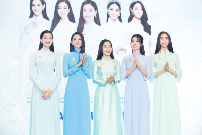 Đỗ Thị Hà trên thảm đỏ: từ chối cho trai ôm eo đến bị đàn chị trêu lại