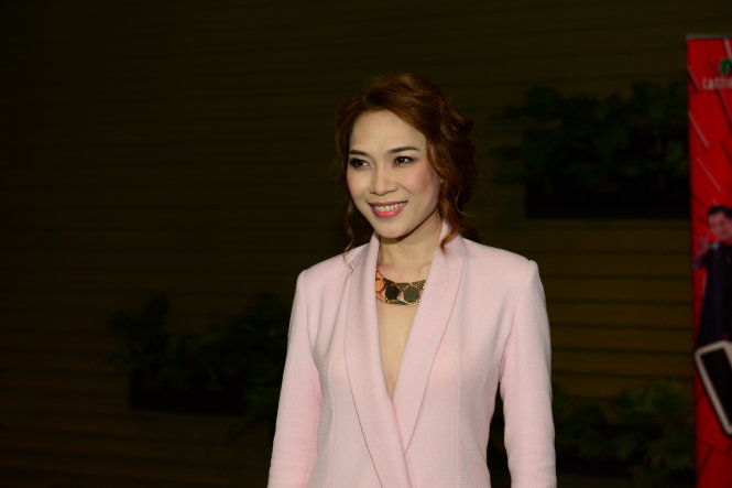 Bảo vệ ngăn không cho fan tới tặng hoa Mỹ Tâm xử lý đúng chất ngôi sao