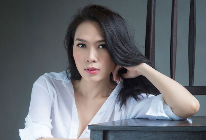Bảo vệ ngăn không cho fan tới tặng hoa Mỹ Tâm xử lý đúng chất ngôi sao