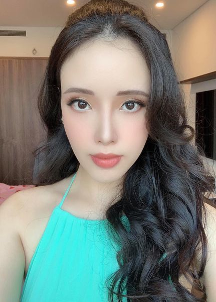 Em gái Mai Phương Thúy lộ diện sau sinh, sẵn tiện khoe visual gia đình