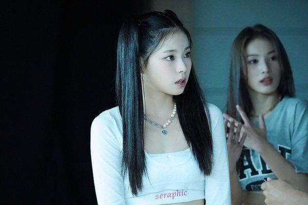 Em út JYP solo: Cả Knet tranh cãi liệu có vượt được Tzuyu, Yuna