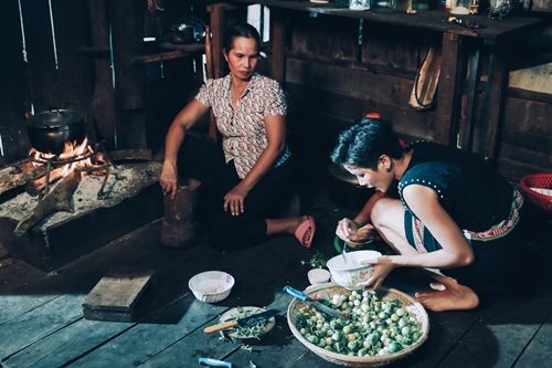 Gác lại hào quang Vbiz, sao Việt làm việc nhà thoăn thoắt không kém ai