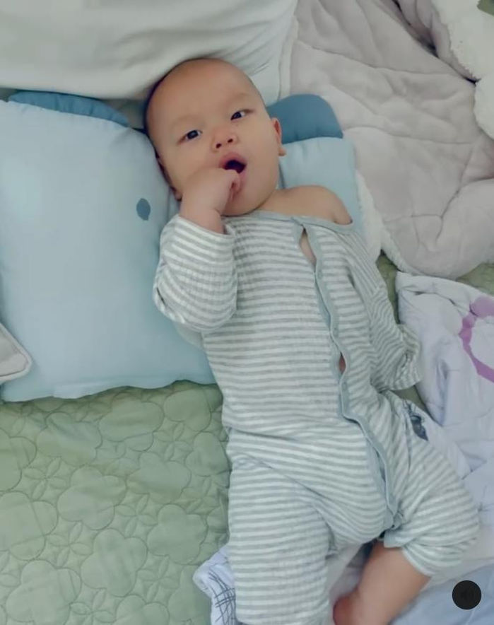 Góc xu cà na: Leon hết đồ mặc, mượn tạm đồ của Lisa