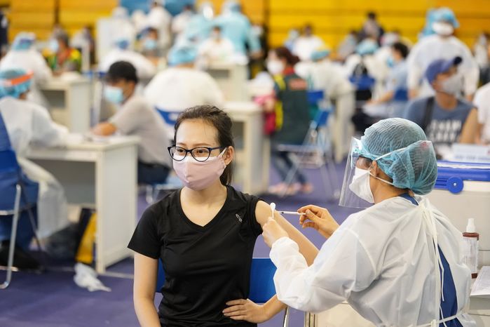 Hiệu quả không ngờ khi tiêm trộn vắc xin Covid-19: Miễn dịch mạnh hơn