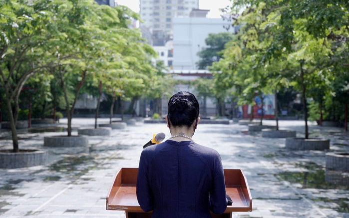 Sao Việt bênh vực cô hiệu phó xăm hình: Miễn cô giỏi nghề!