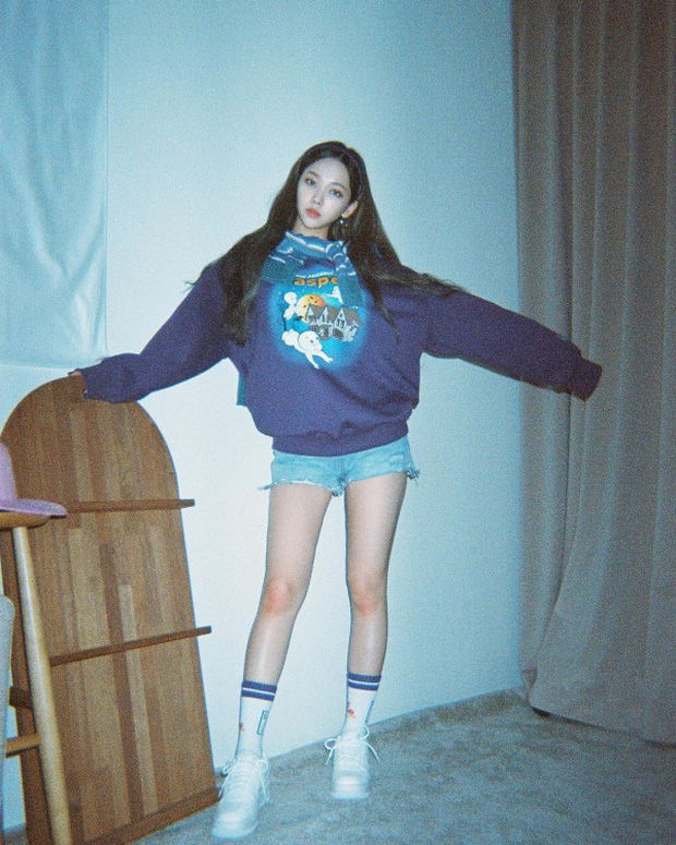Idol có vẻ đẹp siêu thực như thuỷ thủ mặt trăng: Karina có hơn Lisa?