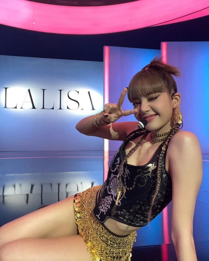 Idol có vẻ đẹp siêu thực như thuỷ thủ mặt trăng: Karina có hơn Lisa?