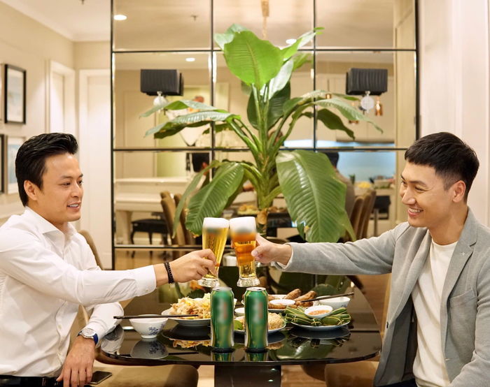 Khi các nam thần truyền hình cùng diện sơ mi trắng: Ai bảnh nhất?