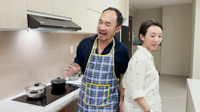 Khi các ông chồng Vbiz vào bếp: Có người khiến cả nhà hít khói mệt lả