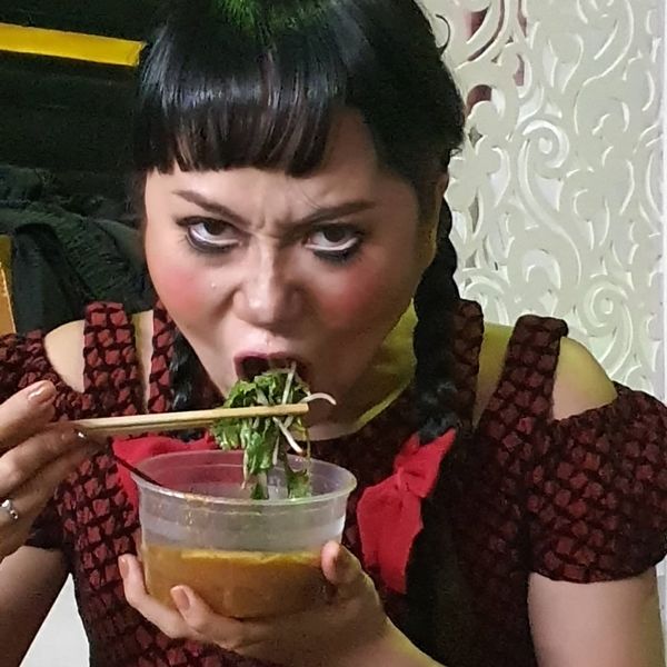 Khoảnh khắc ăn uống không bình yên chỉ muốn quên đi của sao Việt