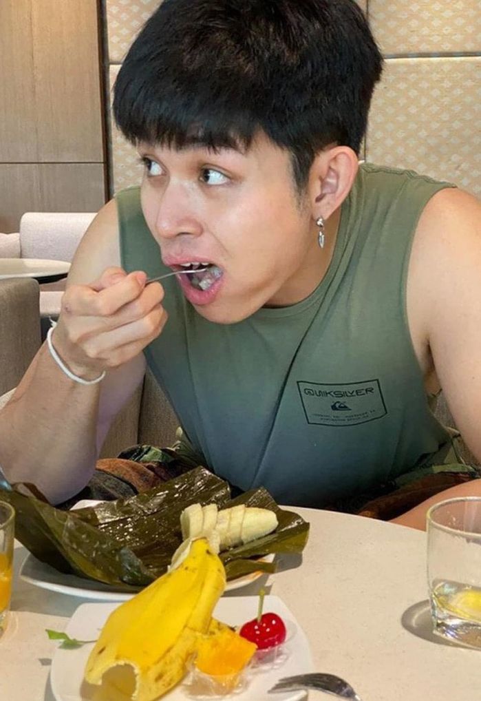 Khoảnh khắc ăn uống không bình yên chỉ muốn quên đi của sao Việt