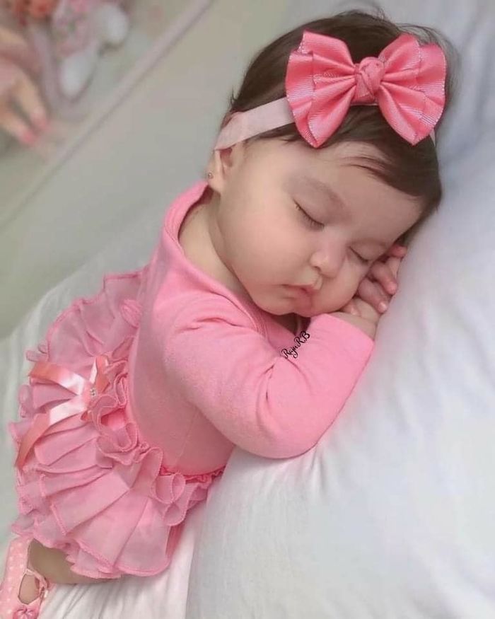 Khoảnh khắc ngủ đốn tim của thiên thần lai mang 2 dòng máu Việt-Nga