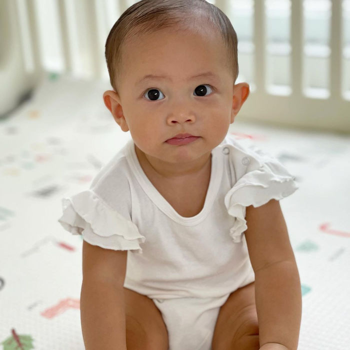 Lisa - Leon nay một chín một mười: Cô chị nắm tóc thì cậu em cắn tay