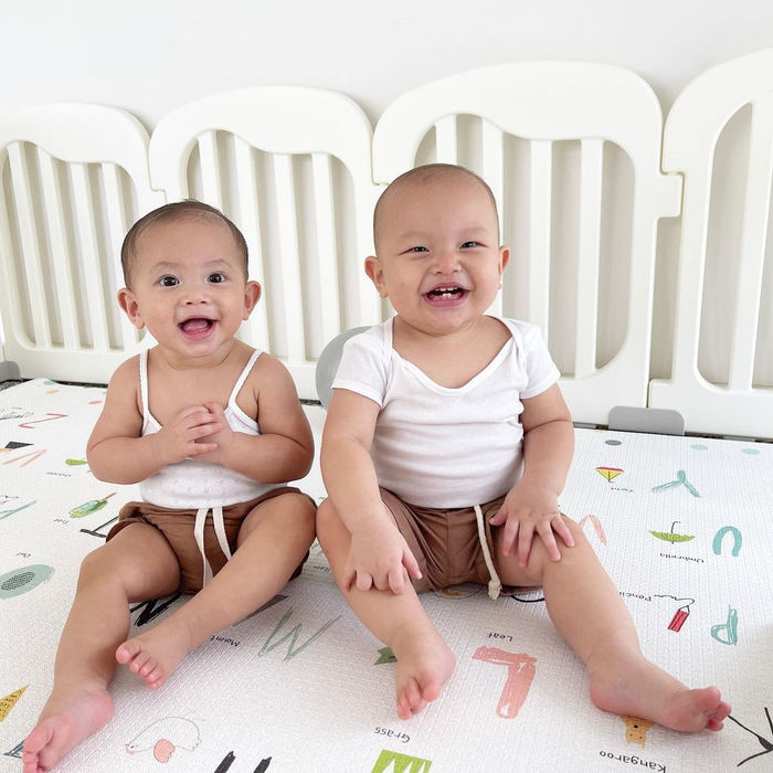 Lisa - Leon nay một chín một mười: Cô chị nắm tóc thì cậu em cắn tay