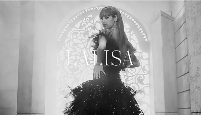 Lóa mắt trước loạt đồ hiệu của Lisa trong màn solo mới nhất