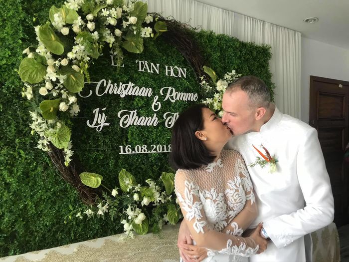 Lý Thanh Thảo Mùi Ngò Gai: Biến mất 5 năm, viên mãn với chồng Tây