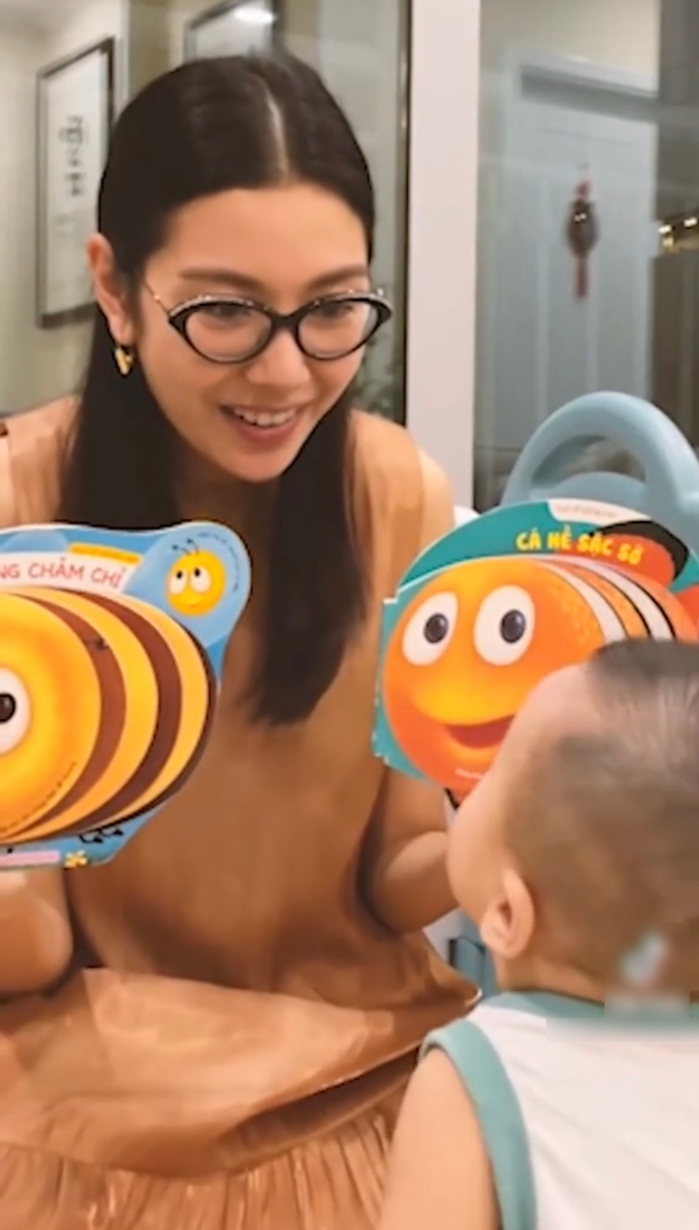 Mới 2 tuổi, nhóc tỳ Vbiz đã chăm học hỏi: Bo Thúi gì cũng nhớ