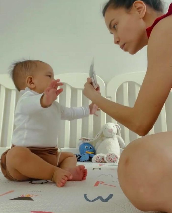 Mới 2 tuổi, nhóc tỳ Vbiz đã chăm học hỏi: Bo Thúi gì cũng nhớ