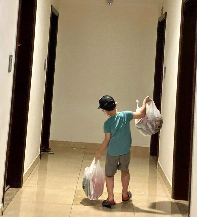 Mới ngày nào bé xíu, con trai Ly Kute giờ lớn phổng, đẹp trai