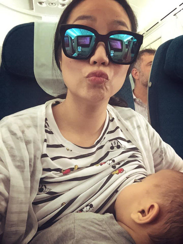 Mỹ nhân Việt khoe ảnh tiếp sữa cho con: Phạm Hương thanh lịch