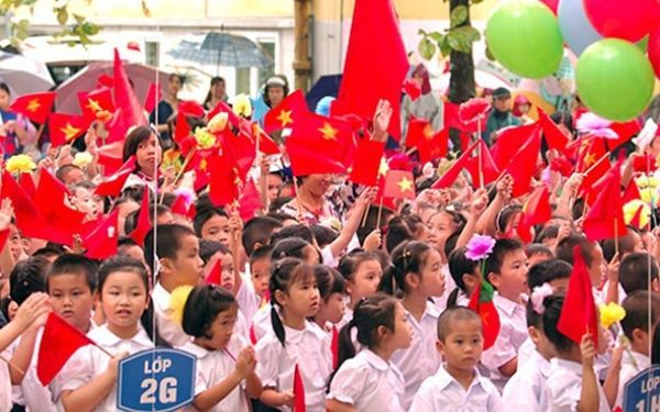Ngày tựu trường đặc biệt nhất trong lịch sử: Chào cờ qua tivi