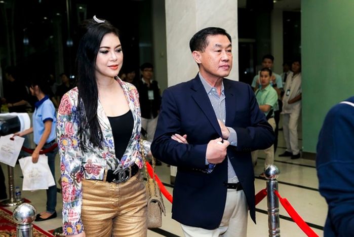 Ngôn tình như bố chồng Hà Tăng: Mê tiếp viên nên đi hết các chuyến bay