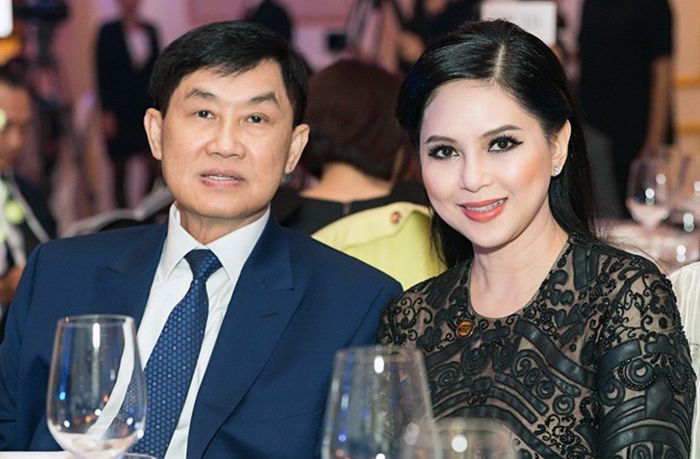 Ngôn tình như bố chồng Hà Tăng: Mê tiếp viên nên đi hết các chuyến bay