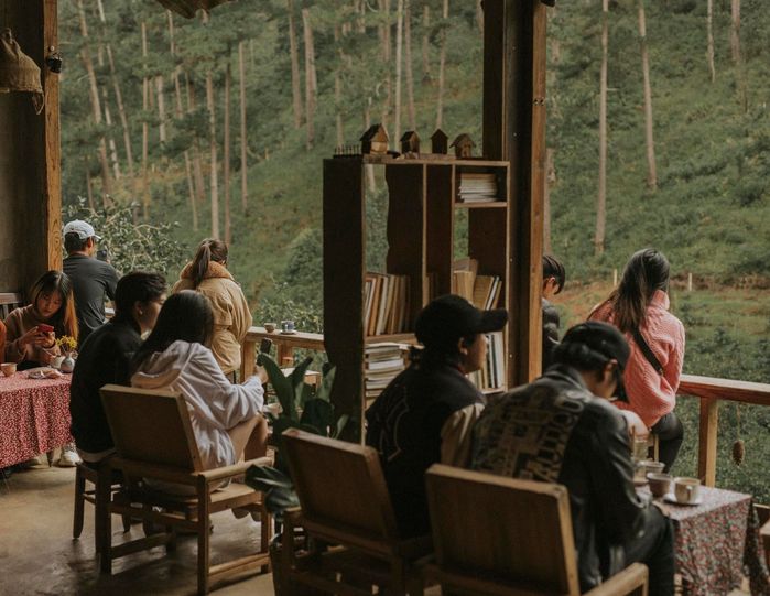 Người Đà Lạt rủ nhau đi uống cà phê vui như Tết sau hơn 2 tháng ở nhà