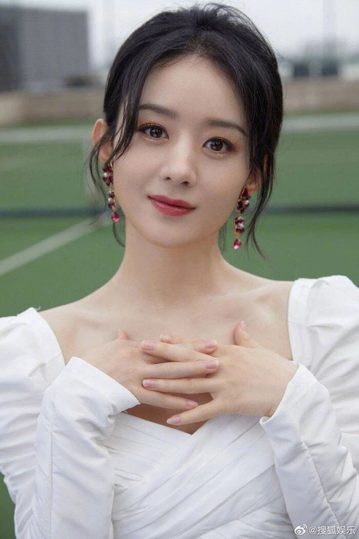 Nhân vật đại náo showbiz Châu Á: CBiz có Vương Tư Thông, còn Vbiz?