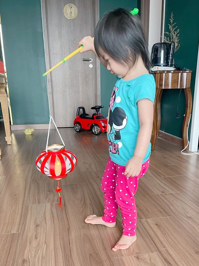 Nhóc tỳ Vbiz đón Trung thu 2021 trong nhà: Con của Thiên An cực yêu