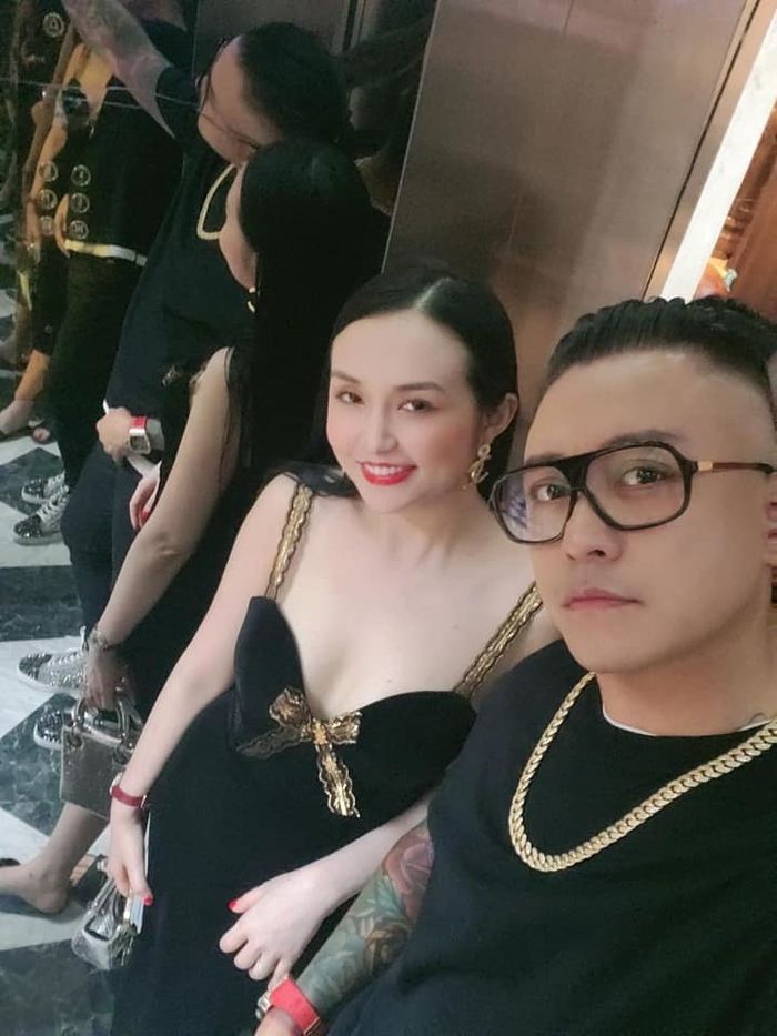 Những cô vợ thua chồng hơn một giáp của Vbiz: Đẻ hoài không sợ già