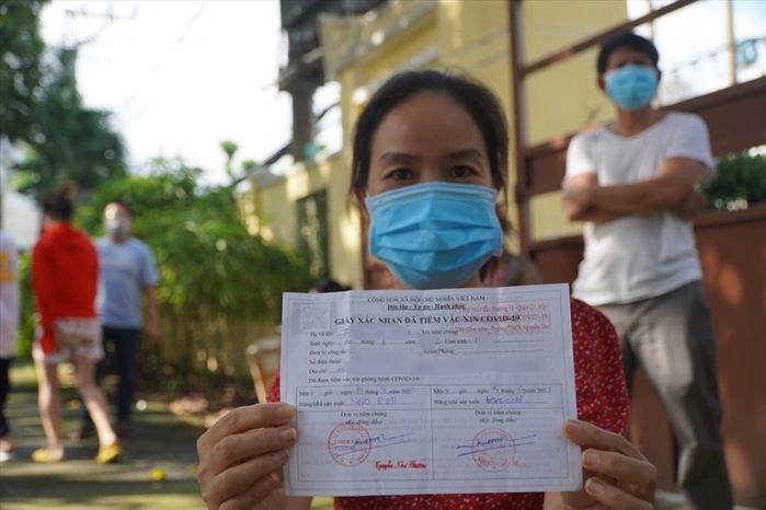 Tiêm 2 mũi vắc xin mà chưa có chứng nhận điện tử liệu có được cấp thẻ