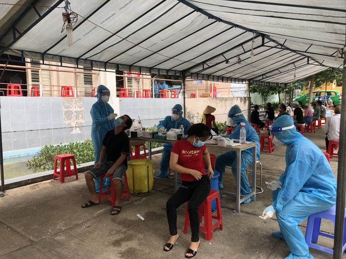 Những địa phương trên cả nước cho người dân đủ điều kiện ra đường