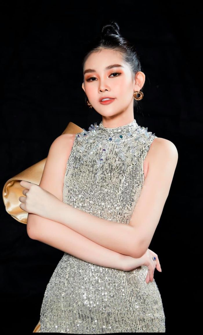 Những Hoa hậu vừa đăng quang đã bị chê kém sắc, giờ lột xác mê mẩn