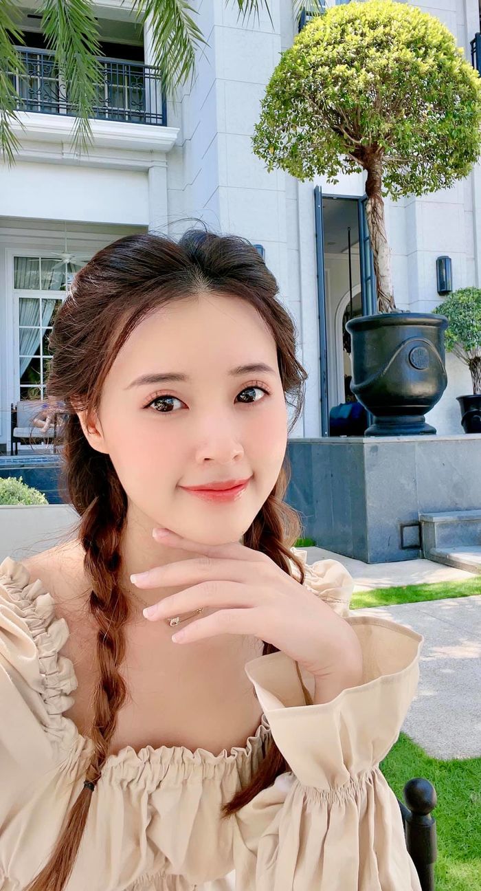 Hot girl Việt tài sắc vẹn toàn: người thạo 10 thứ tiếng ở tuổi 23