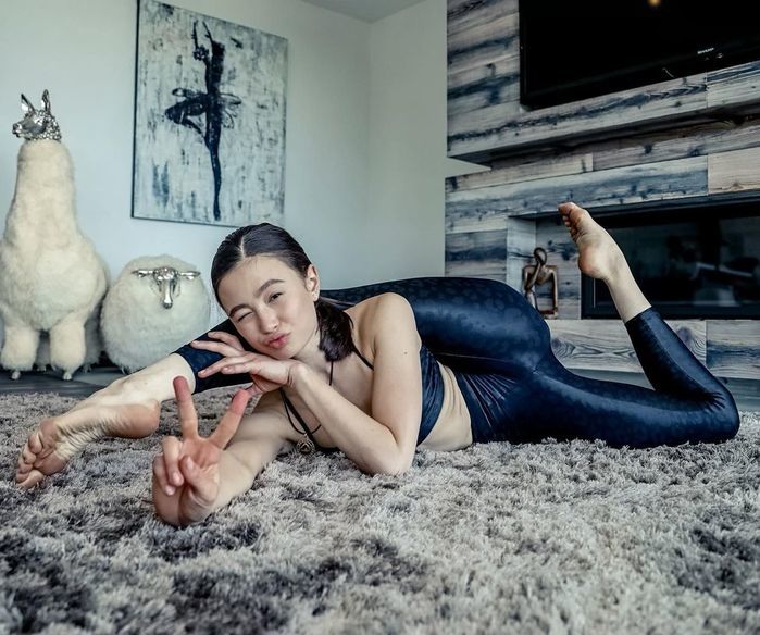 Những kỷ lục khó tin: Cậu bé uốn dẻo như không xương, đi xe đạp 1 bánh