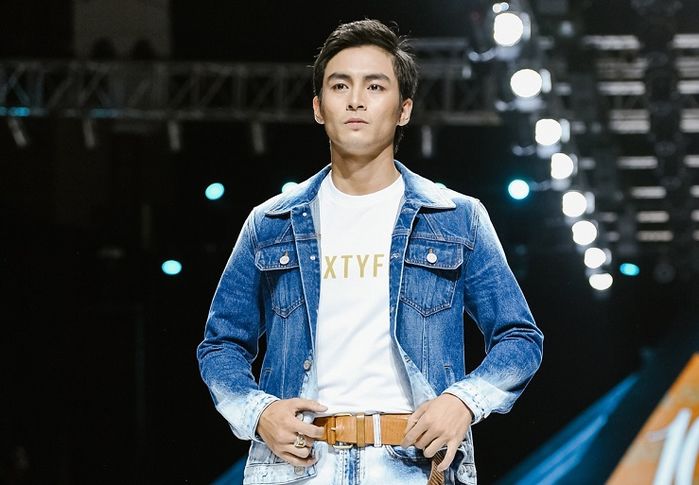 Những lần catwalk “tạo nét” của sao Việt: Minh Hằng nhào lộn hỏng