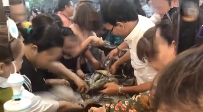 Những món hạn chế đụng tới khi đi buffet, đến cả đầu bếp còn lắc đầu