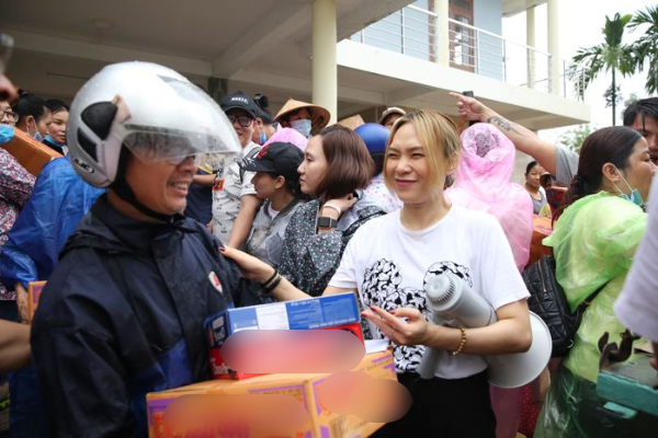 Những sao Việt làm từ thiện bằng tiền túi không bao giờ kêu gọi