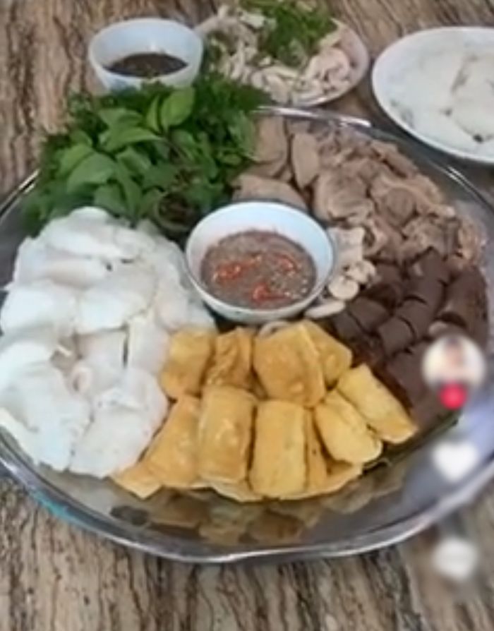 Nữ đại gia có siêu xe 100 tỷ nhà cao cửa rộng vẫn vui thú điền viên