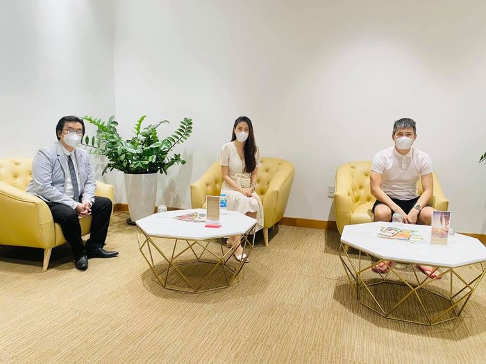 CDM nghỉ làm để xem Công Vinh - Thủy Tiên livestream sao kê