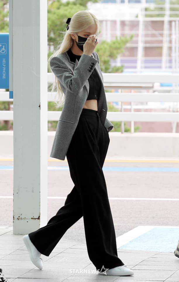 Rosé đi Mỹ đến Pháp vẫn một style: dù nhạt nhưng đẹp là được
