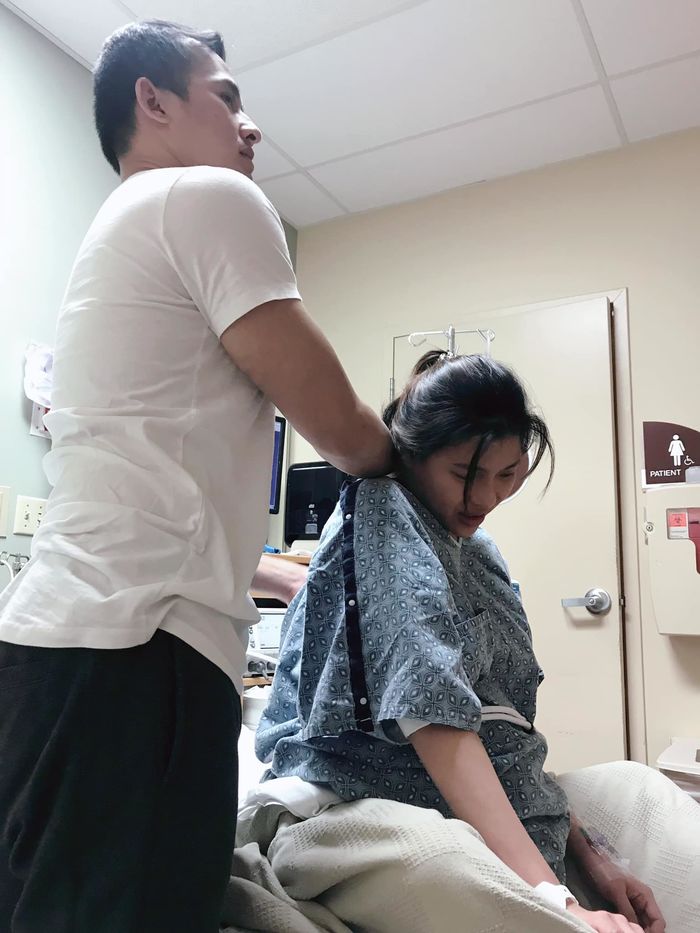 Sao nam Việt túc trực bên vợ trong phòng sinh: chăm lo từ cái nhỏ nhất