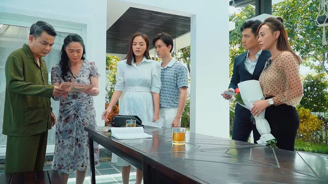 Sao Việt 24h: Bố Sinh được minh oan, Giáng My khoe sắc bên Lê Minh