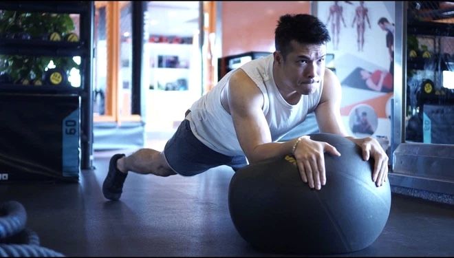 Sao Việt 24h: Dũng Mathiu bật khóc xin lỗi, Diệp lại mủi lòng
