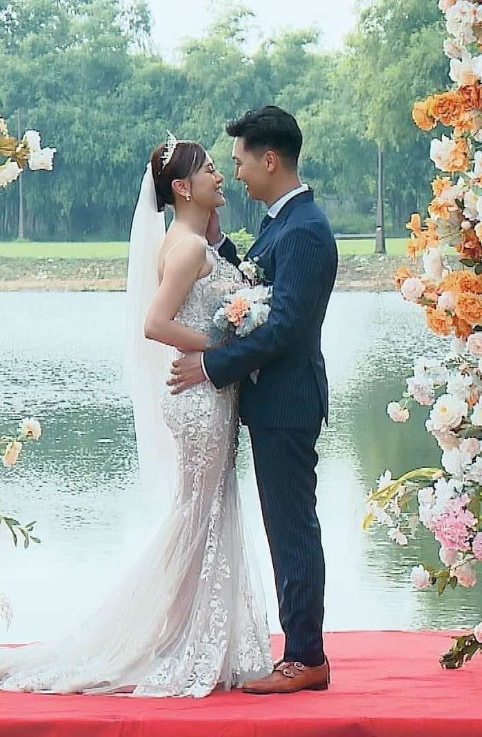 Sao Việt 24h: Long - Nam tình bể bình trong đám cưới