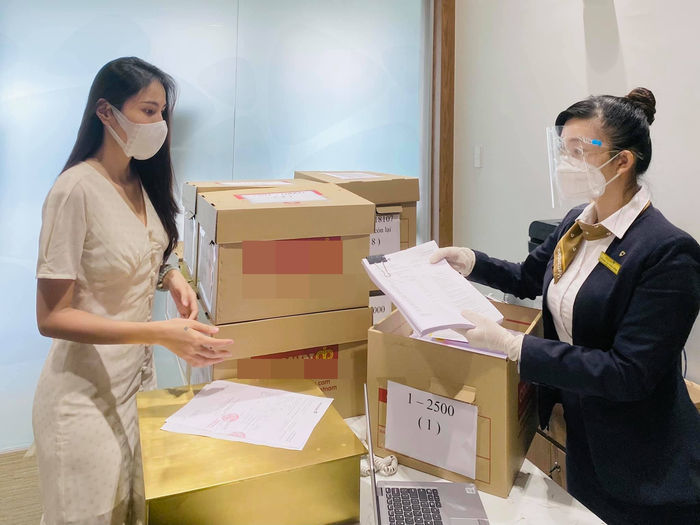 Sao Việt 24h: Nhiều nghệ sĩ cúng Tổ tại gia, Huy từ chối Dương