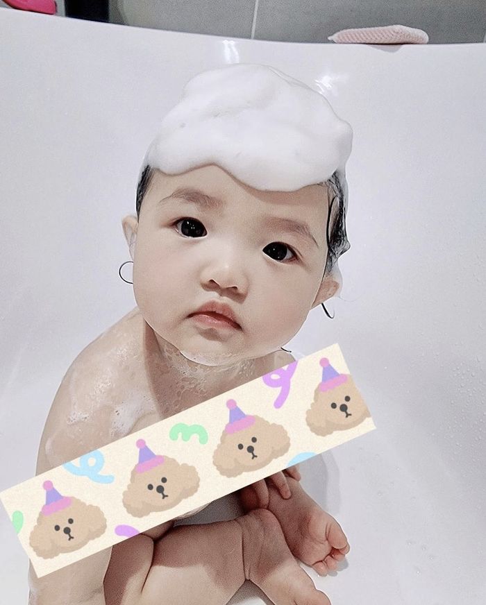 Sao Việt 24h: Vợ chồng Việt Hương vẫn phát oxy dù ngưng từ thiện